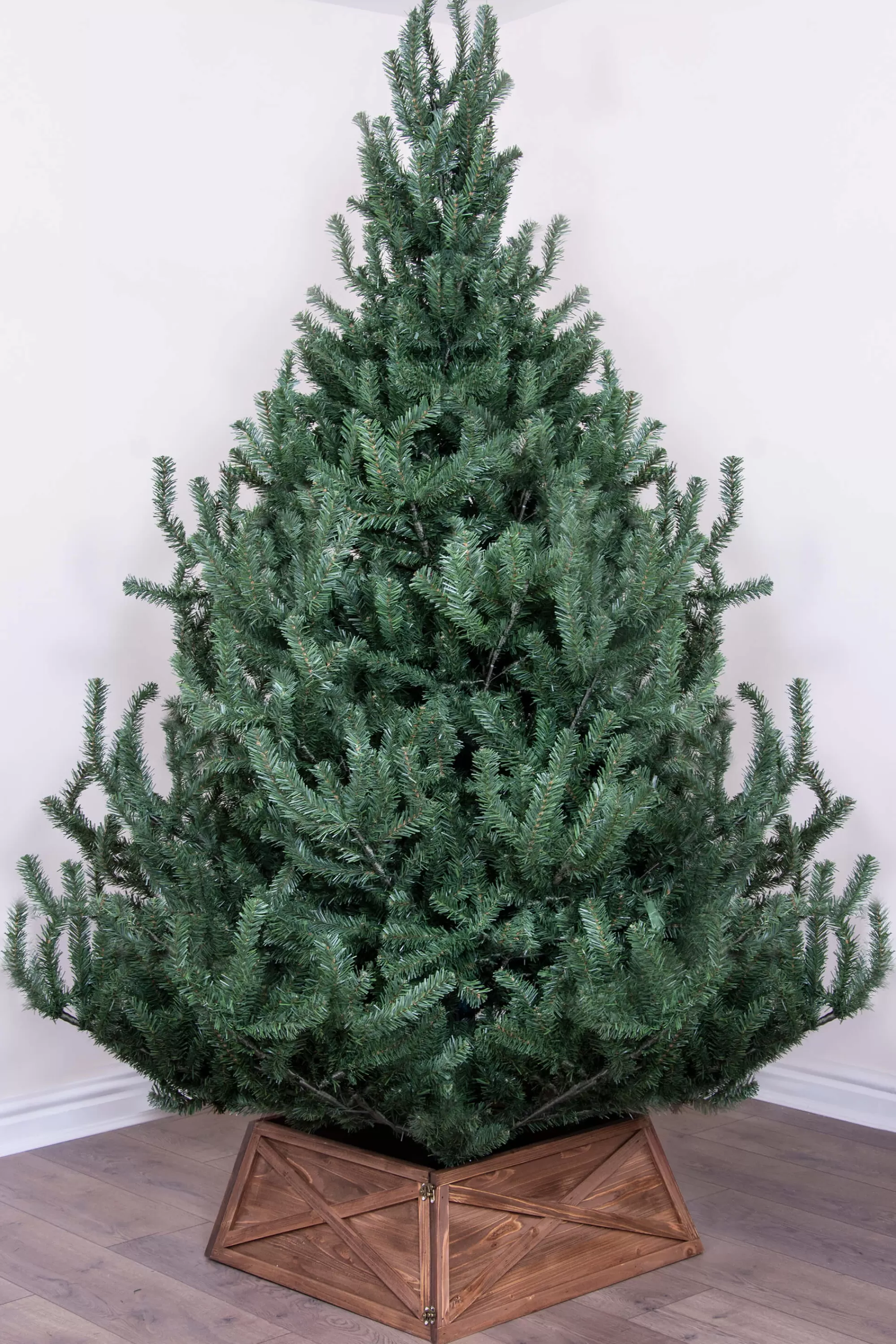 New Christmas Tree World Large Wooden Trapezoid Christmas Tree Skirt (Fits 6Ft-9Ft Trees - 3 Colours Available)