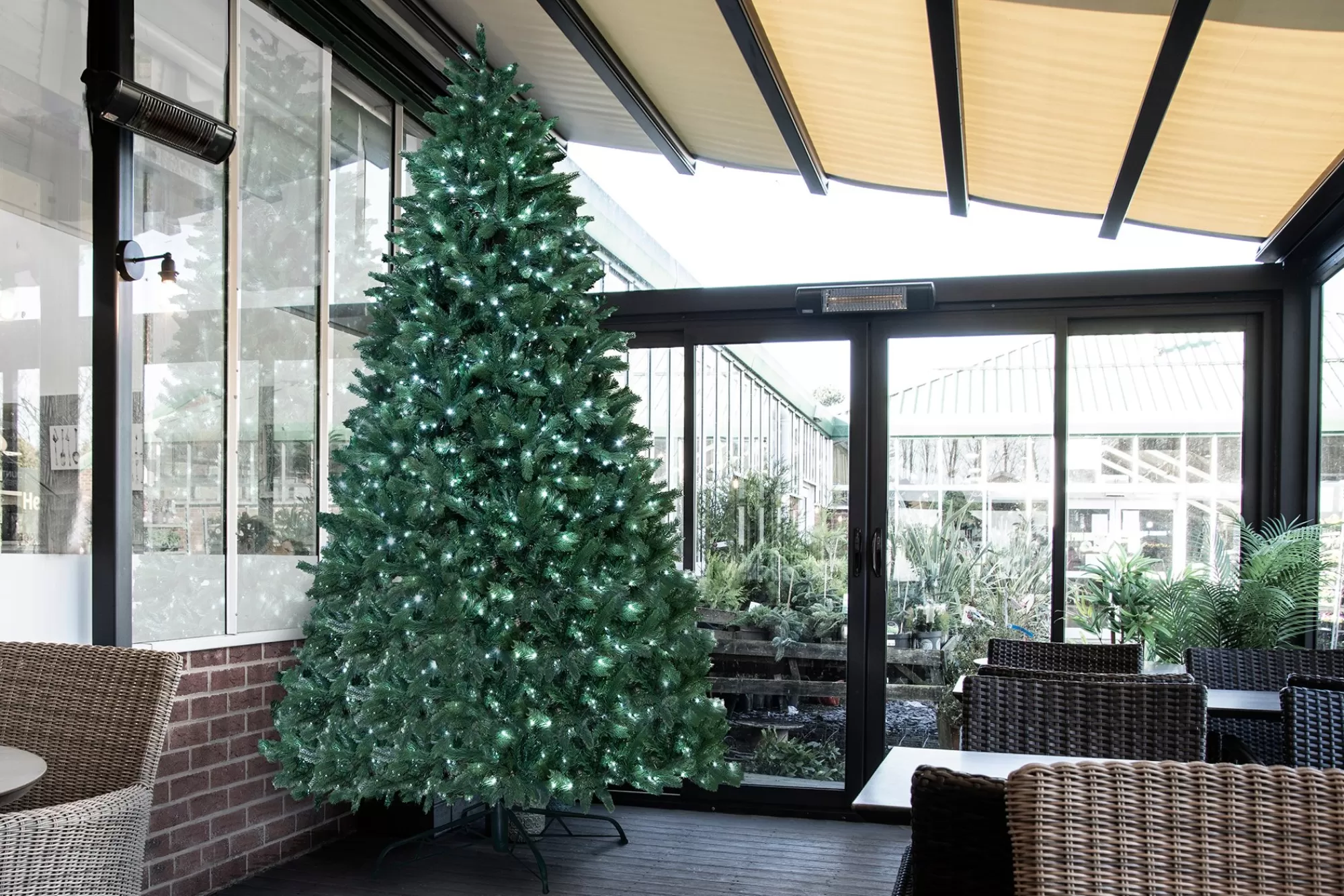 Discount Christmas Tree World The 10Ft Ultra Devonshire Fir Pre-Lit With Warm White/White Colour Change Leds