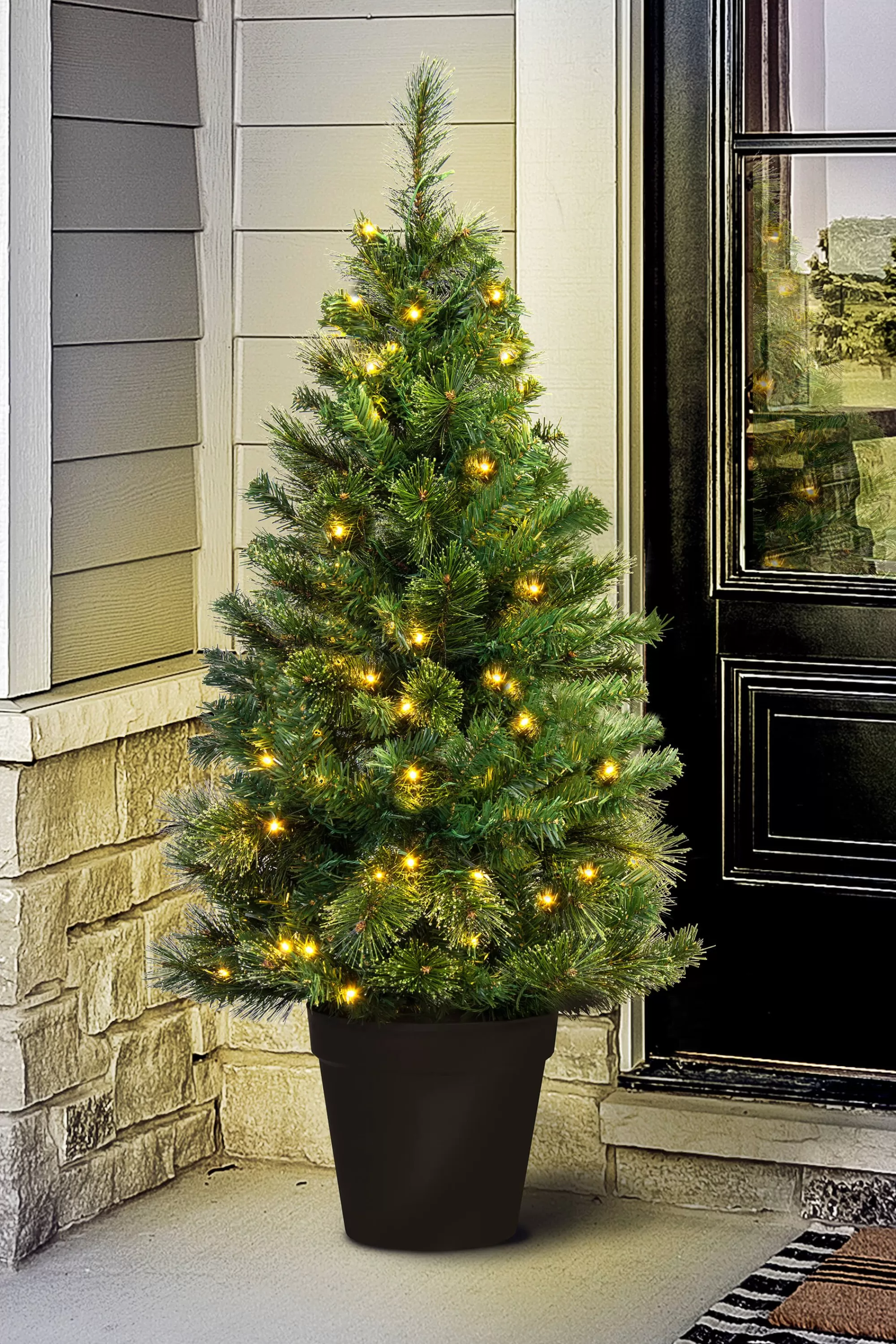 Outlet Christmas Tree World The 4Ft Pre-Lit Majestic Dew Pine Potted Tree (Outdoor)