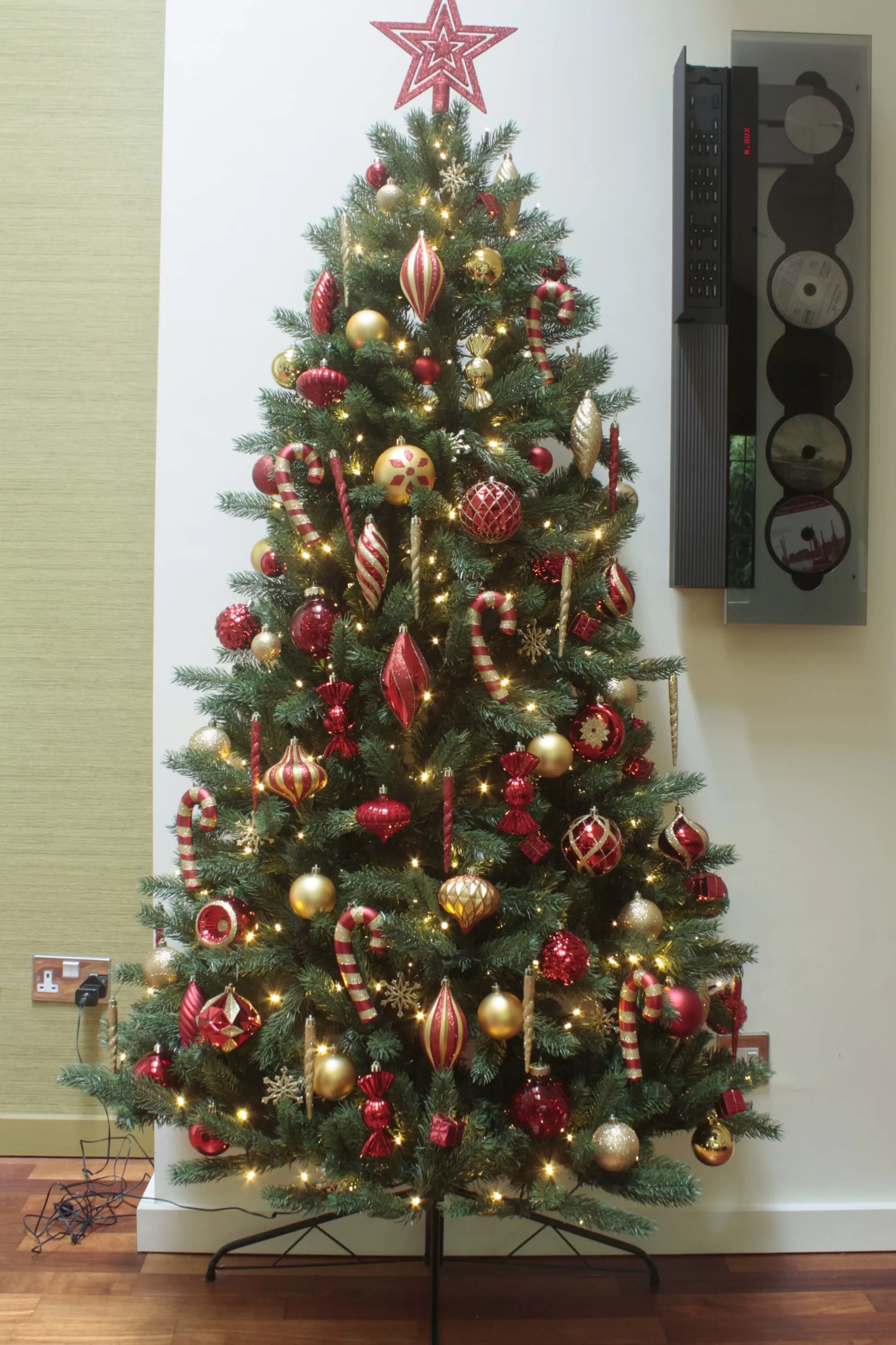 Online Christmas Tree World The 4Ft Pre-Lit Ultra Devonshire Half Tree Warm White Lights