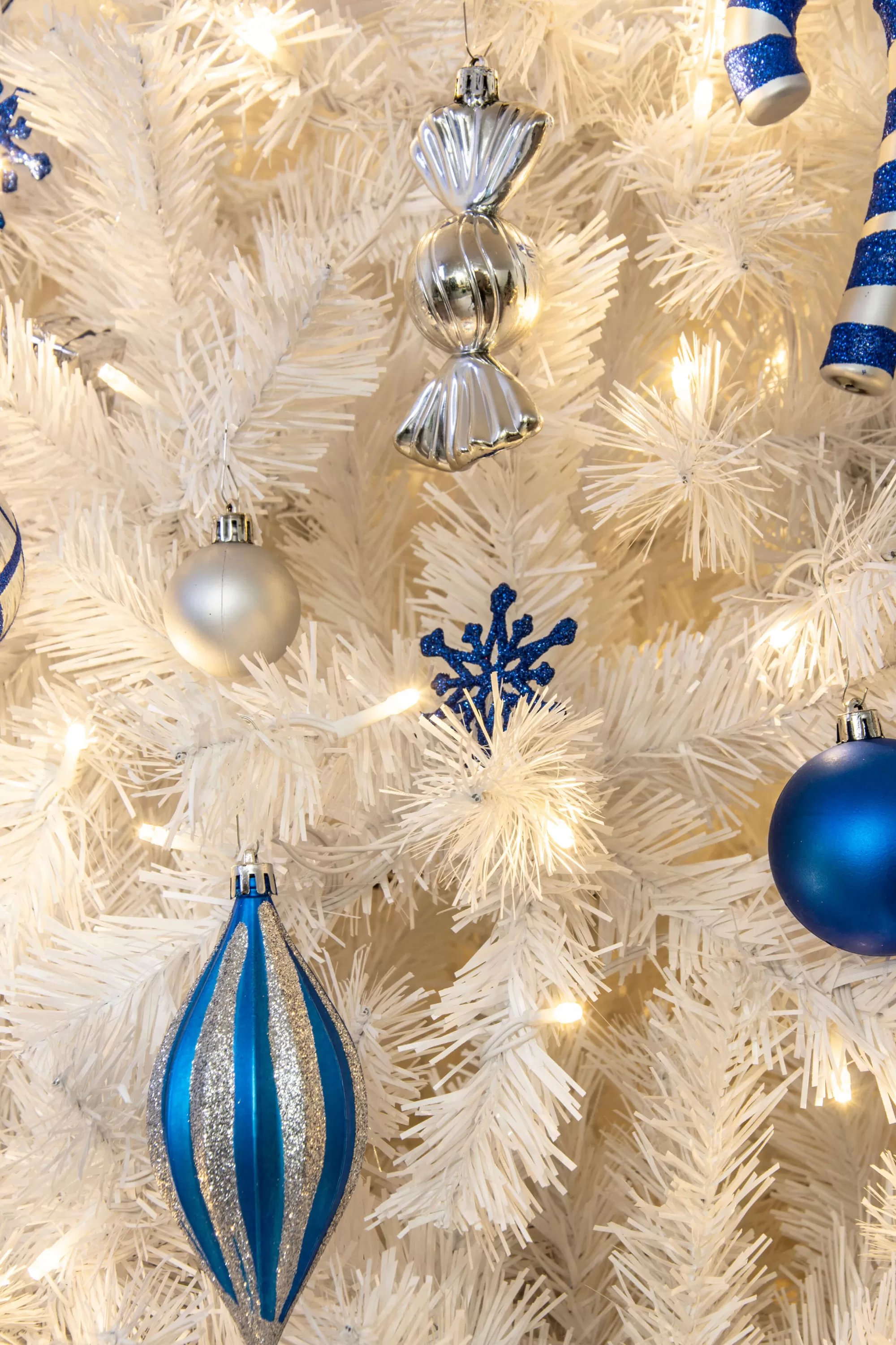 Discount Christmas Tree World The Pre-Lit Bianca Pine Tree With Warm White Lights (4Ft To 10Ft)
