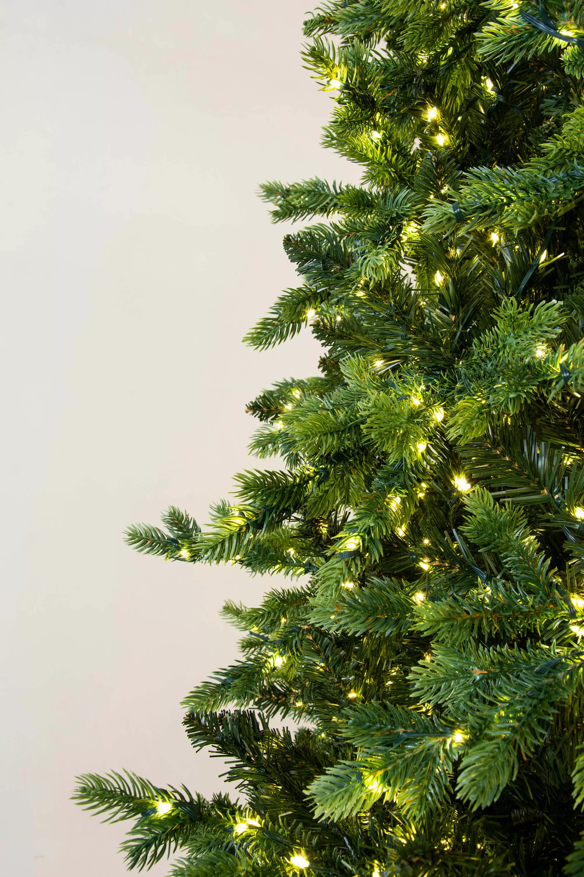 Discount Christmas Tree World The Ultra-Lit Montagna Fir Tree (6Ft To 8Ft)