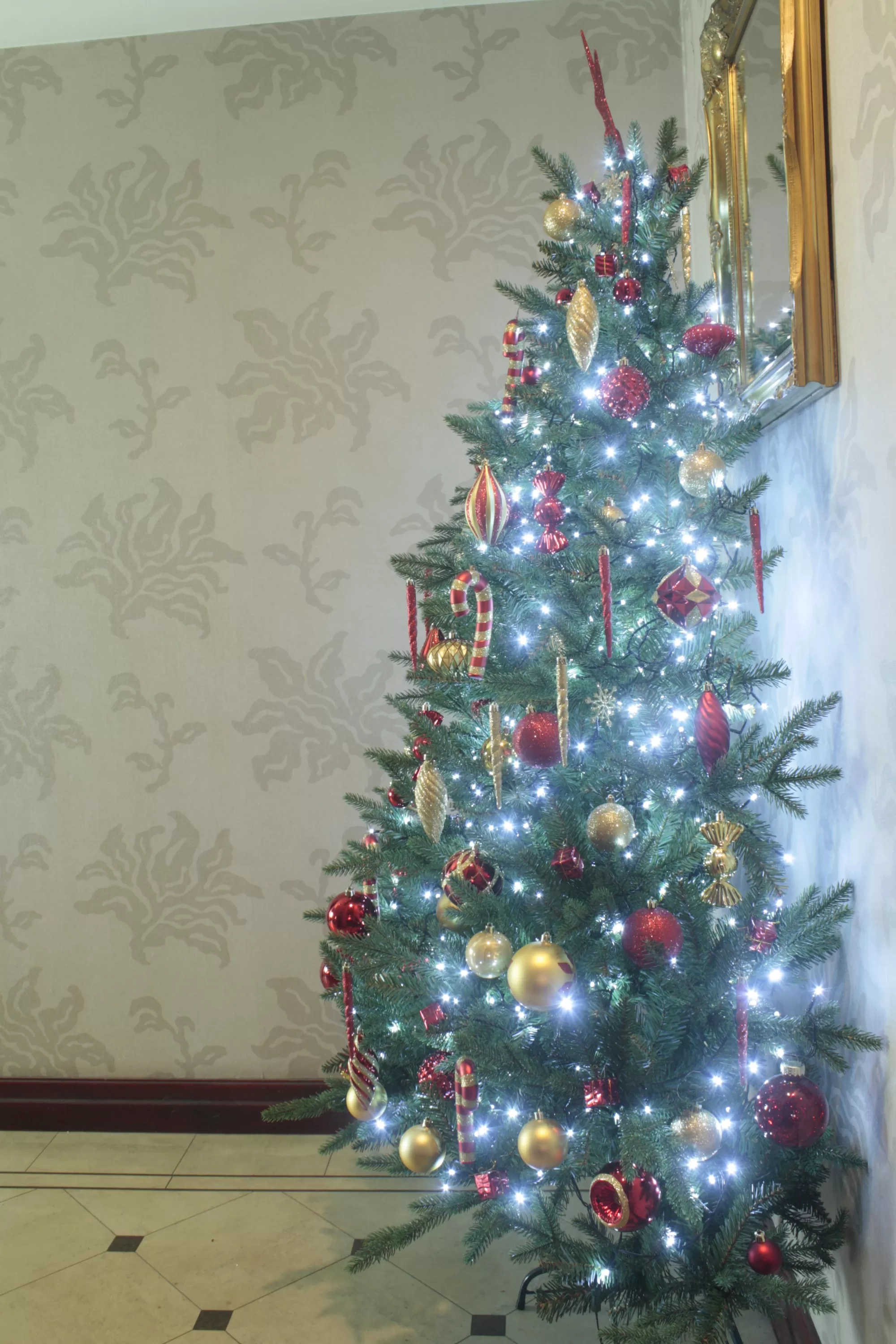 Hot Christmas Tree World The Woodland Pine Half Tree (4Ft To 6Ft)